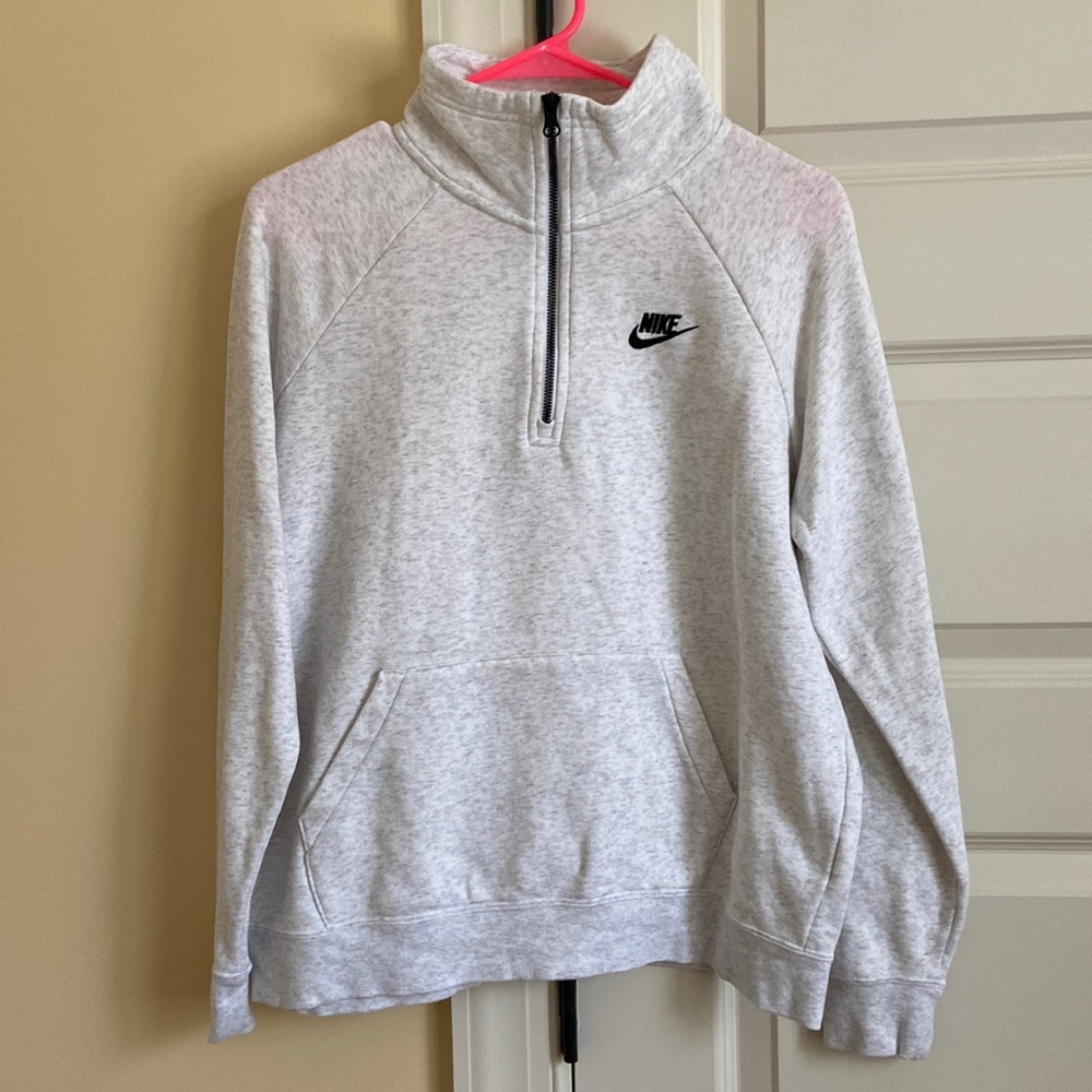 Nike Zip Up Long Sleeve. Great quality! Been worn twice!